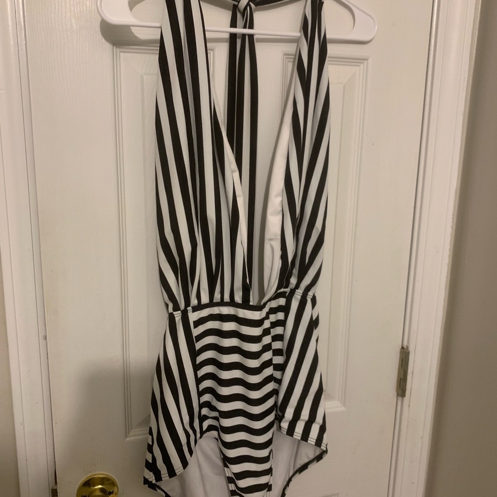 COCOSHIP Black and White Striped One Piece Swimsuit